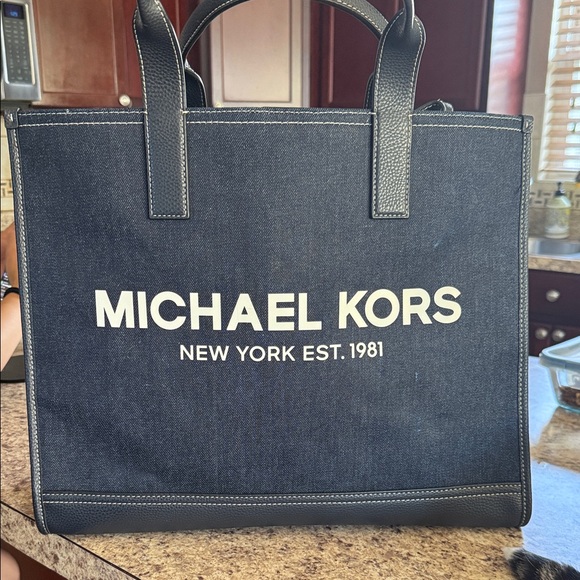 Michael Kors Navy denim tote bag - Picture 1 of 11